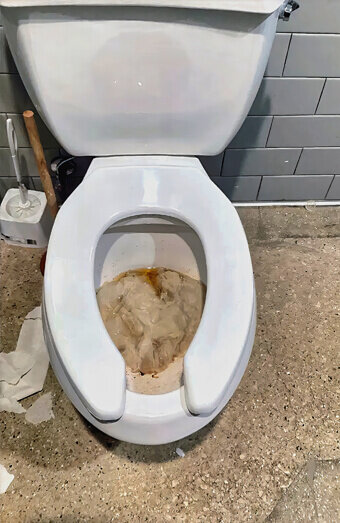 https://blockeddrainsmyaree.com.au/uploads/2025/07/blocked-toilet-27776.jpg