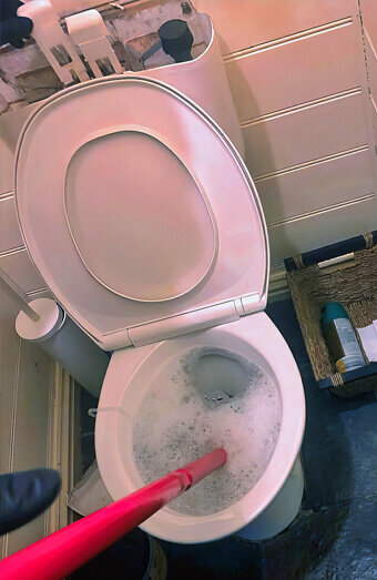 https://blockeddrainsmyaree.com.au/uploads/2025/07/blocked-toilet-74011.jpg
